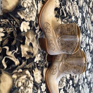 Shyanne Tan Heeled Boots with Intricate Stitching